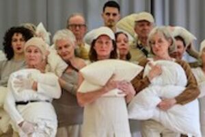 CAREambolage - Premiere des Altentanztheater Ensembles Zartbitter
