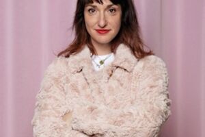 Christl Sittenauer - Komplizin - politisch verziert musikalisch serviert