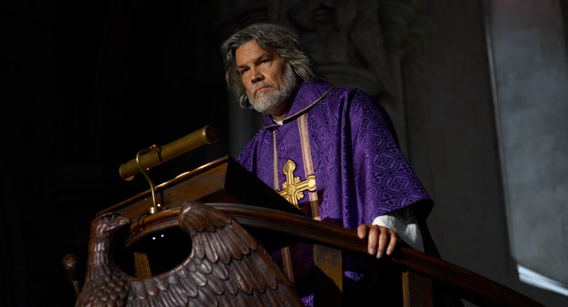 wake-up-dead-man-a-knives-out-mystery