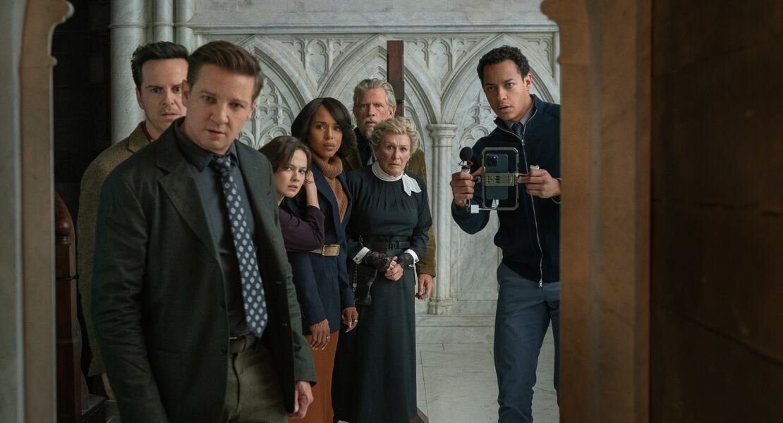 wake-up-dead-man-a-knives-out-mystery