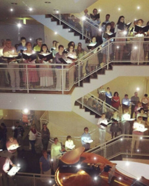 da-sein-kraftorte-der-musik-konzertchor-klangreich-mit-kammerorchester-premiere